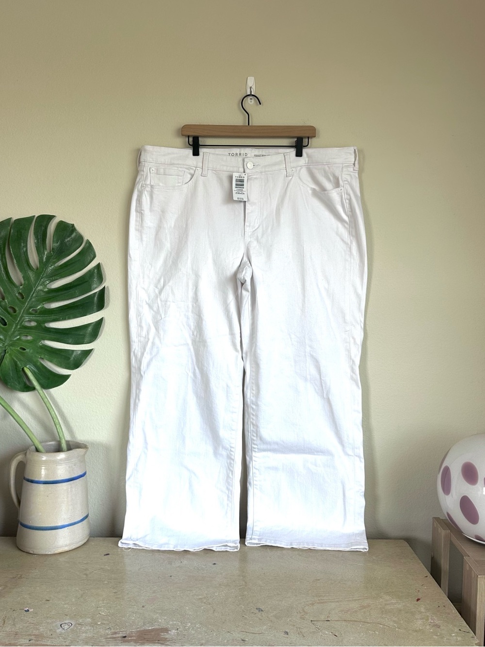 NWT Torrid Perfect Wide Leg Vintage Stretch Mid Rise Jeans
